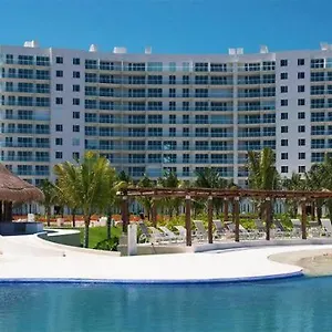 Apartamento Hermoso De 2 Frente Al Caribe, Cancún
